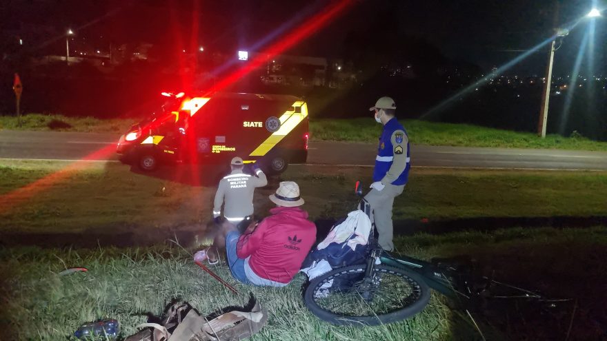 Populares acionam o Siate para ciclista descansando às margens da BR-277 em Cascavel