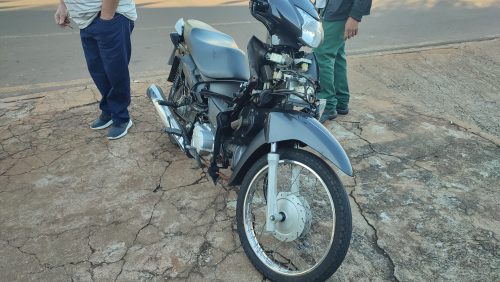 Honda Biz e Nissan March se envolvem em colisão na Rua Manaus Imagem referente a Honda Biz e Nissan March se envolvem em colisão na Rua Manaus