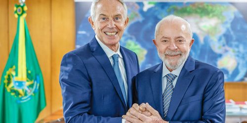 Imagem referente a Lula e Tony Blair conversam sobre G20 e combate a extremismo