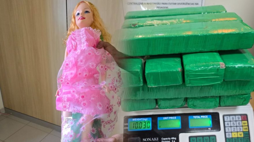 Polícia Federal apreende drogas escondidas em bonecas na rodoviária