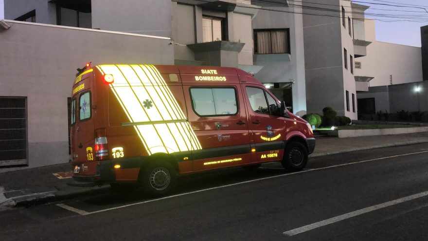 Bombeiros atendem vítima de acidente no Centro de Cascavel