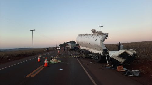 Polícia Rodoviária dá detalhes de grave acidente na PR-486 que resultou em duas mortes Imagem referente a Polícia Rodoviária dá detalhes de grave acidente na PR-486 que resultou em duas mortes