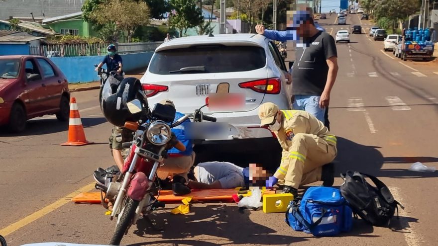 Colisão traseira deixa motociclista ferido na Rua Gandhi