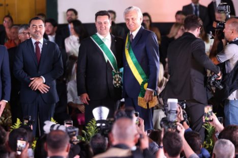 Imagem referente a Em Goiás, Ratinho Junior recebe a Comenda da Ordem do Mérito de Anhanguera