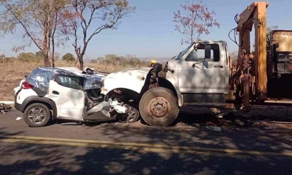 Criança perde os pais e a avó em acidente trágico na rodovia