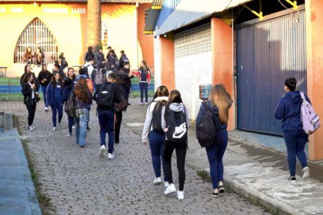Inteligência Artificial e vacinação estão entre novidades do 2º semestre letivo no Paraná