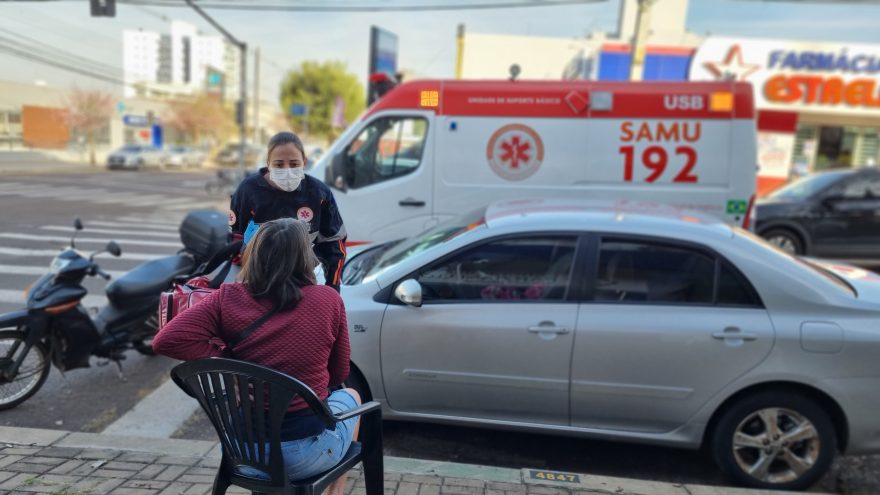 Motociclista precisa de socorro após coluna travar; Samu realiza resgate