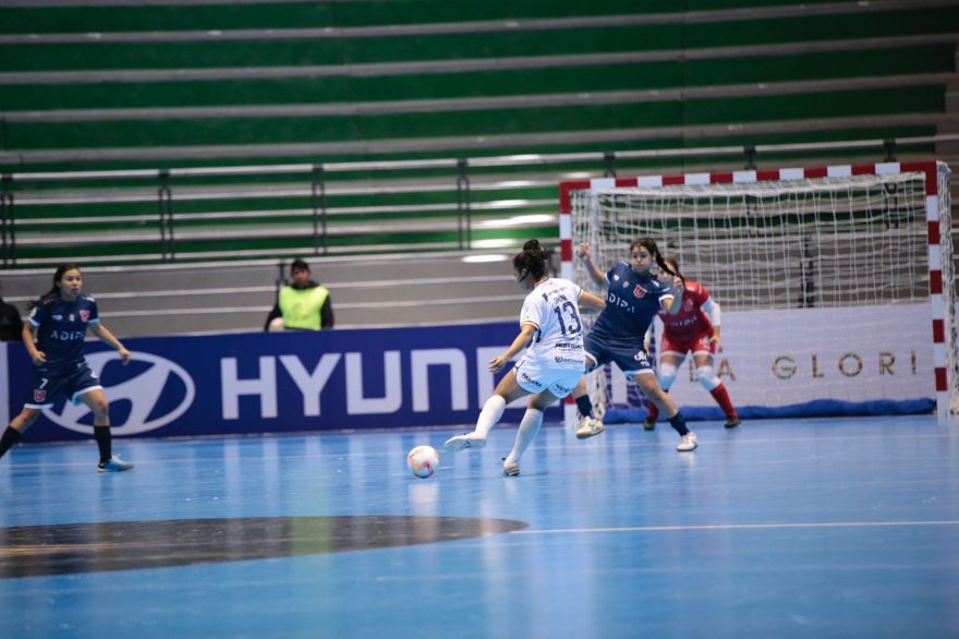 Stein Cascavel vence o Universitad do Chile e permanece líder do Grupo B da Libertadores