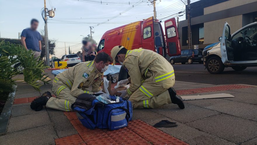 Motociclista fratura perna em acidente no Neva