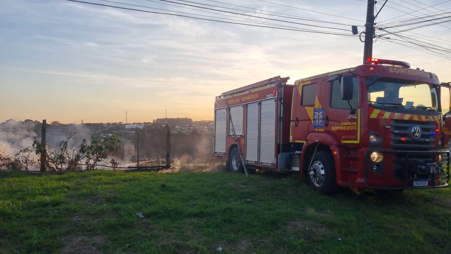 Incêndio em vegetação às margens da BR-277 mobiliza Corpo de Bombeiros