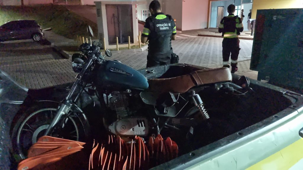 Polícia Militar recupera moto com registro de furto no Country