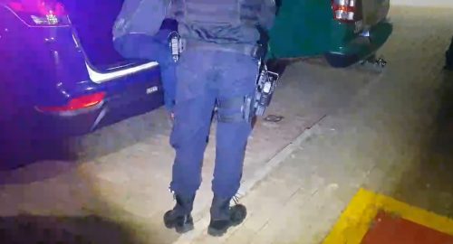 Suspeito de jogar homem de janela no Riviera é conduzido para a delegacia Imagem referente a Suspeito de jogar homem de janela no Riviera é conduzido para a delegacia