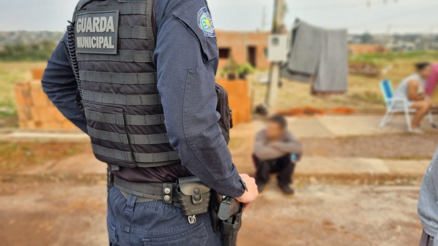 Após vários furtos em obras, trabalhadores fazem campana, detêm suspeito mas ele não é preso