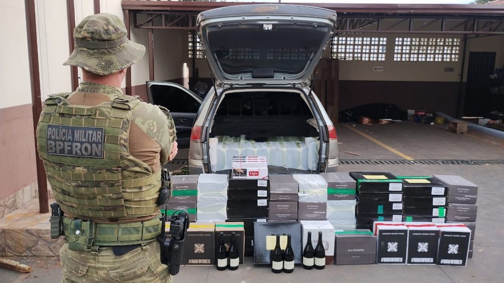 BPFRON apreende 154 garrafas de vinho e cigarros em Ubiratã BPFRON apreende 154 garrafas de vinho e cigarros em Ubiratã
