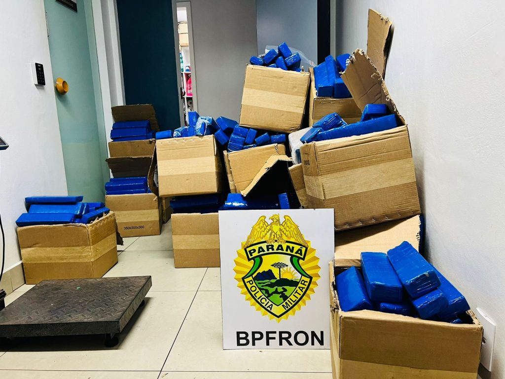 BPFRON apreende quase meia tonelada de maconha em Ouro Verde do Oeste BPFRON apreende quase meia tonelada de maconha em Ouro Verde do Oeste