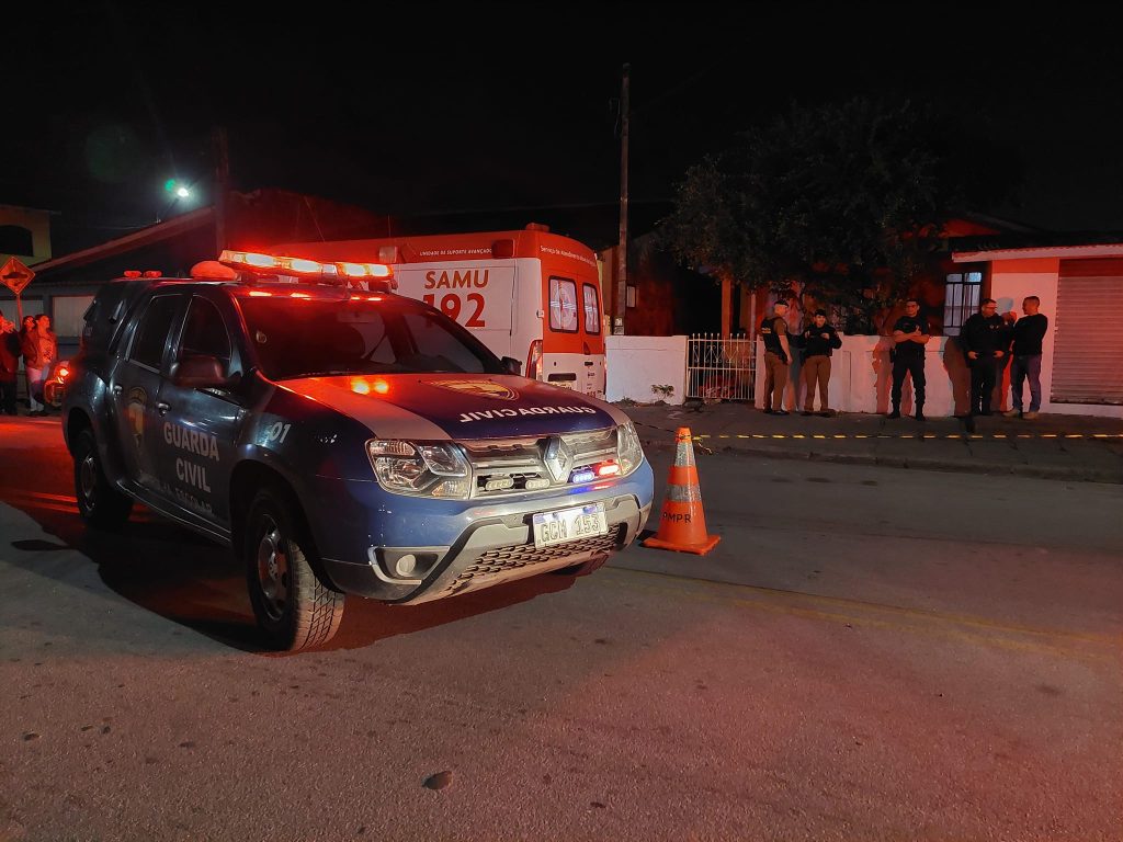 Homem é assassinato a tiros na frente de sua residência