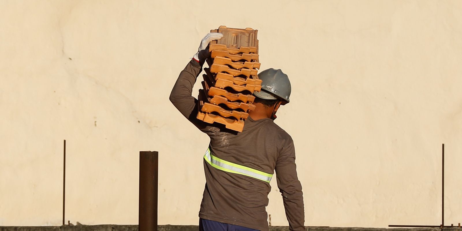 Campanha Abril Verde 2026 é lançada com foco na prevenção de acidentes de trabalho em Cascavel Imagem referente a Campanha Abril Verde 2026 é lançada com foco na prevenção de acidentes de trabalho em Cascavel