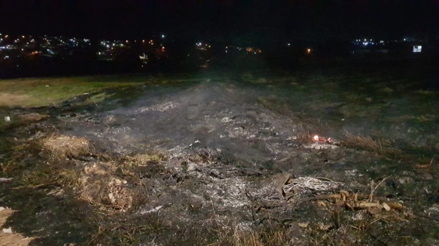 Incêndio consome área de vegetação no Periolo