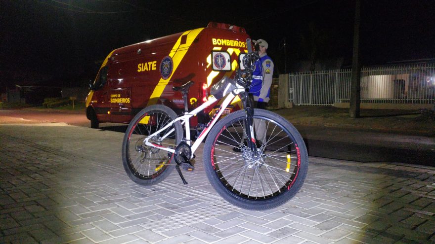 Jovem fica ferido ao cair de bicicleta na Rua Ponta Grossa