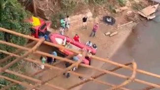 Carro que caiu da ponte em Assis Chateaubriand é encontrado com corpo dentro