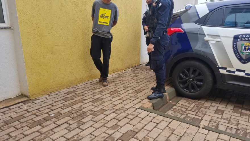 Adolescente de apenas 14 anos é apreendido com várias pedras de crack em ação da Guarda Municipal