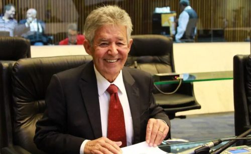 Silêncio no dia: morre o radialista e ex-deputado Luiz Carlos Martins, o rei do rádio paranaense Imagem referente a Silêncio no dia: morre o radialista e ex-deputado Luiz Carlos Martins, o rei do rádio paranaense