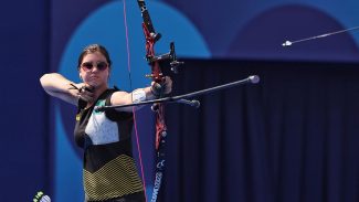 Ana Luíza Caetano e Marcus D'Almeida vão às oitavas do tiro com arco