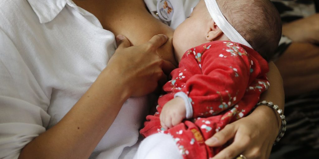 Presas que amamentam seus bebês ganham direito de cortar dias da pena