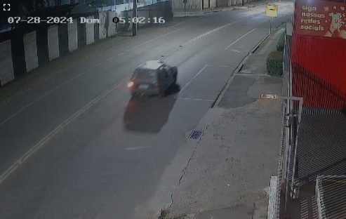 Polícia Civil divulga imagens de veículo envolvido em acidente com morte no Santa Felicidade