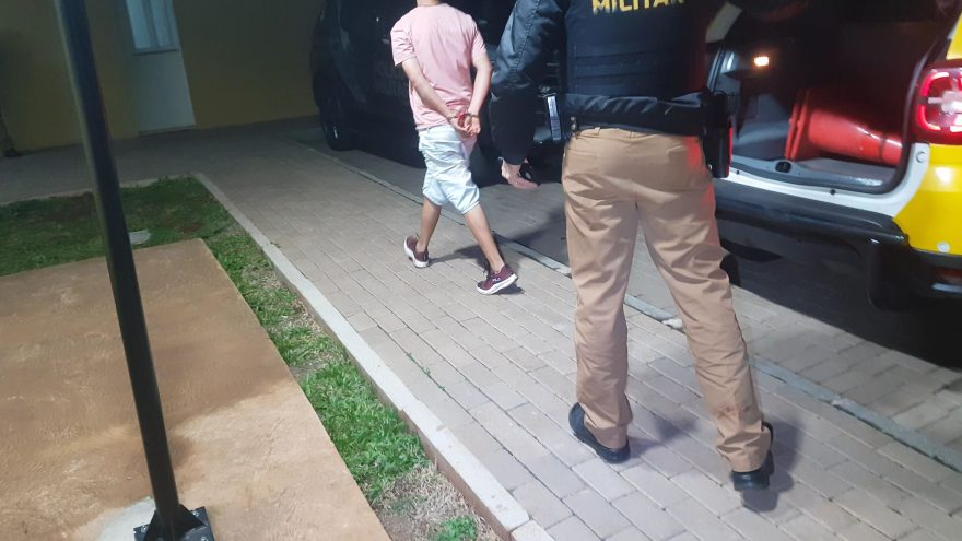 Homem trans é preso após descumprir medida protetiva e agredir ex-companheira