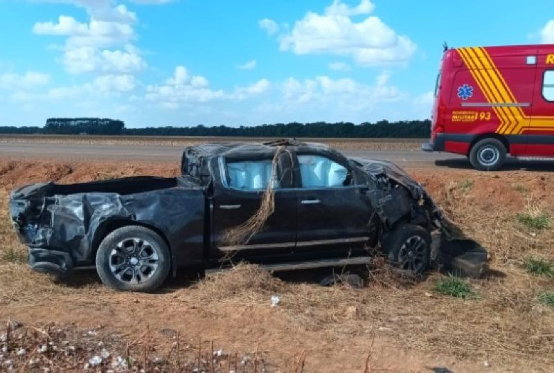 Motorista morre após capotar e ser arremessado de caminhonete em rodovia