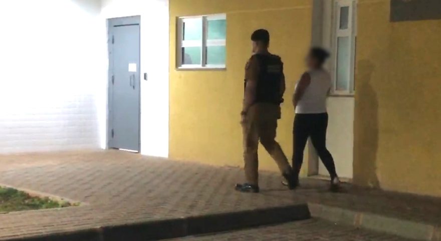 Mãe é detida por agredir filho de três anos em Anahy