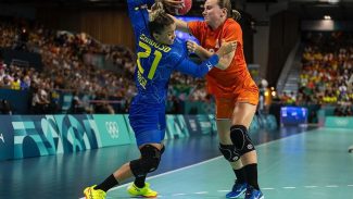 Handebol feminino: Brasil perde para Holanda e se complica em Paris