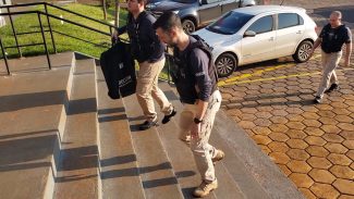 Flagrantes de Operação contra fraudes licitatórias em Santa Helena são trazidos para Cascavel Flagrantes de Operação contra fraudes licitatórias em Santa Helena são trazidos para Cascavel