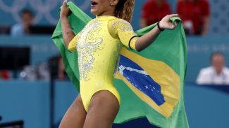 Rebeca Andrade é prata no individual geral na ginástica em Paris