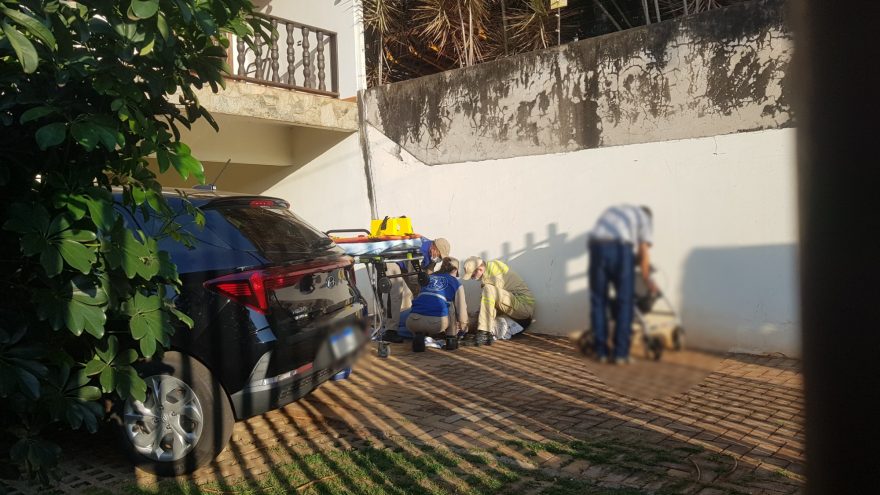 Idosa é socorrida pelo Siate após sofrer queda no 14 de Novembro