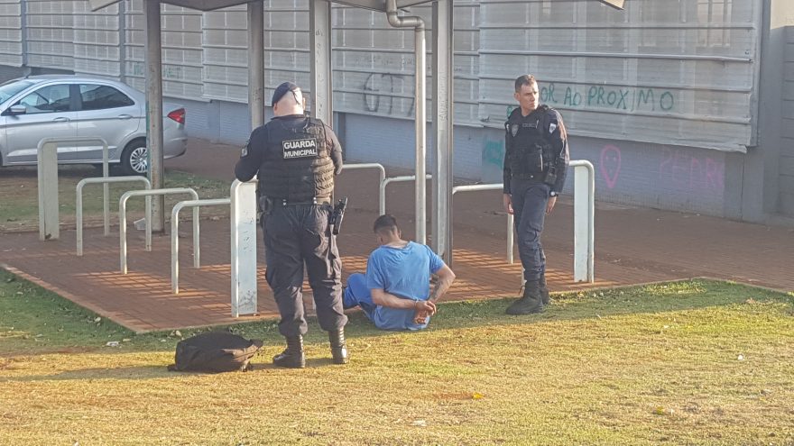 Quer pagar quanto? Nada! Homem entra no terminal sem pagar e ao ser abordado desacata GM