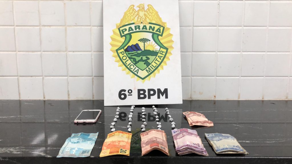 A casa caiu! PM encontra ponto de tráfico de drogas no XIV de Novembro e trio é detido