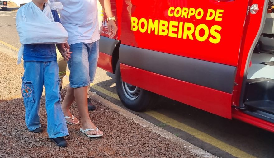 Criança sofre suspeita de fratura no braço ao cair na escola Caic I