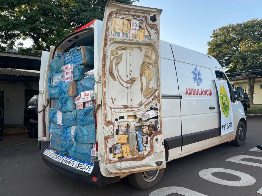 “Ambulância” carregada com cigarros contrabandeados é apreendida pela PM e encaminhada à PF de Cascavel
