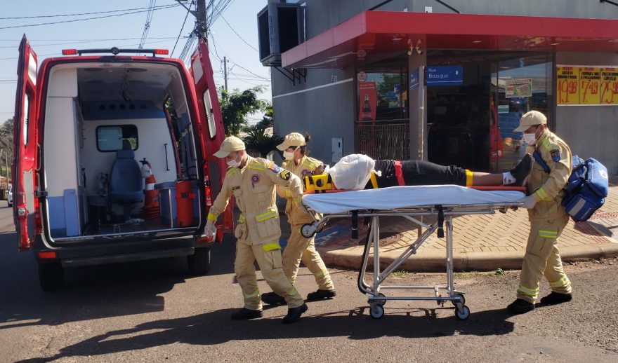 Ciclista fica ferido ao se envolver em acidente de trânsito na Rua Bororós