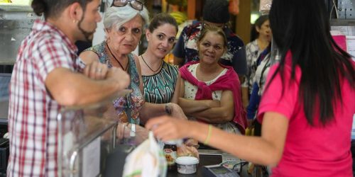 Imagem referente a CNC: mulheres se preocupam mais com consumo sustentável do que homens