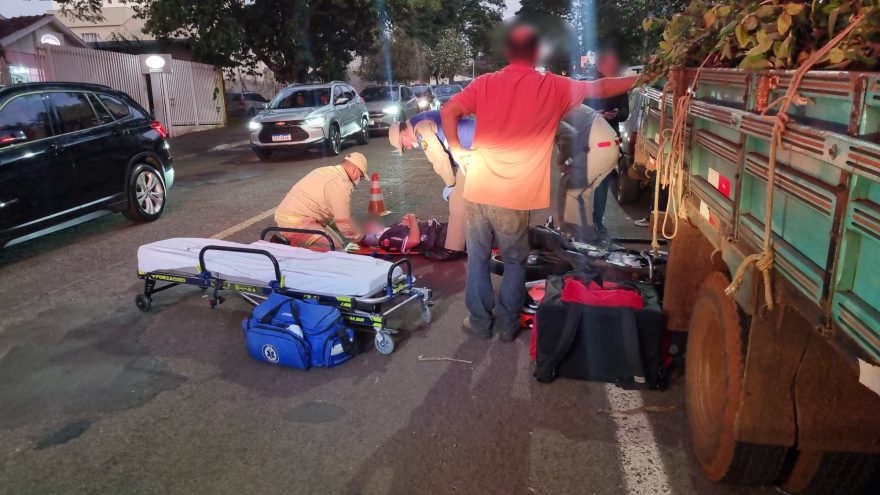 Jovem de 19 anos fica ferido em acidente na Rua Riachuelo no Centro