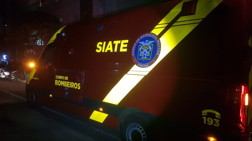 Carro atinge homem que estava com patinete no centro de Cascavel