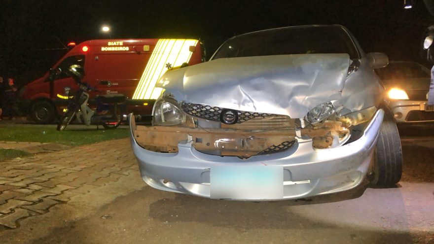 Criança fica ferida em forte colisão na Avenida Guaíra