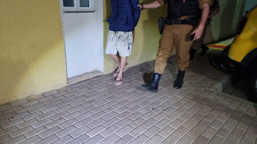 Homem é preso pela PM no Bairro Esmeralda