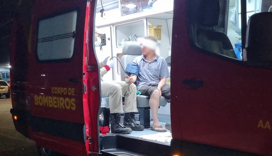 Idoso é socorrido após tropeçar e cortar a cabeça no bairro Brasmadeira