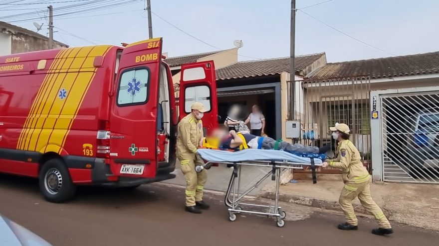 Idoso é socorrido pelo Siate após sofrer queda em residência no Santa Felicidade