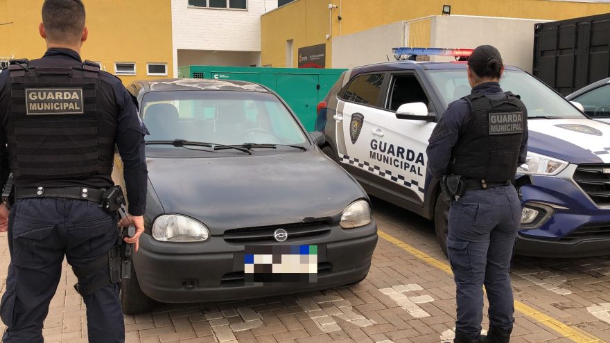 Corsa com indicativo de furto é recuperado pela Guarda Municipal