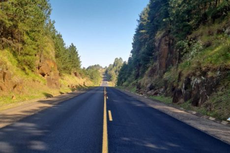 Rodovia entre Laranjeiras do Sul e Rio Bonito do Iguaçu recebe melhorias do DER/PR
